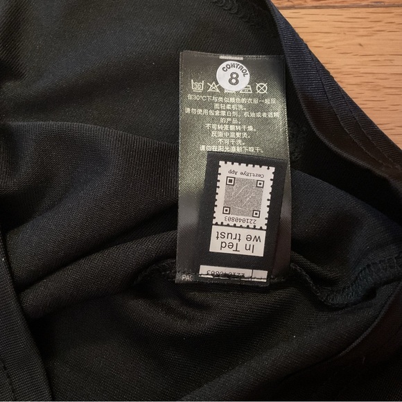 New - Ted Baker Shavon V Neck Tank Top Black with Silver Stitching - Picture 15 of 16